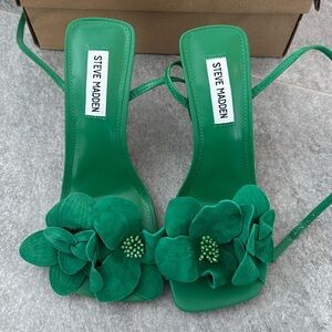 Steve Madden green sandals,